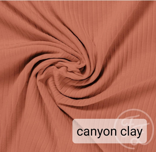 Flared - Brede rib - Canyon clay